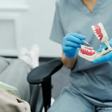 gum health tips, foods for healthy gums, oral hygiene habits, preventing gum disease, healthy smile practices