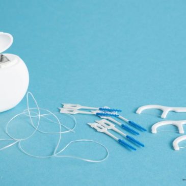 how to clean between your teeth